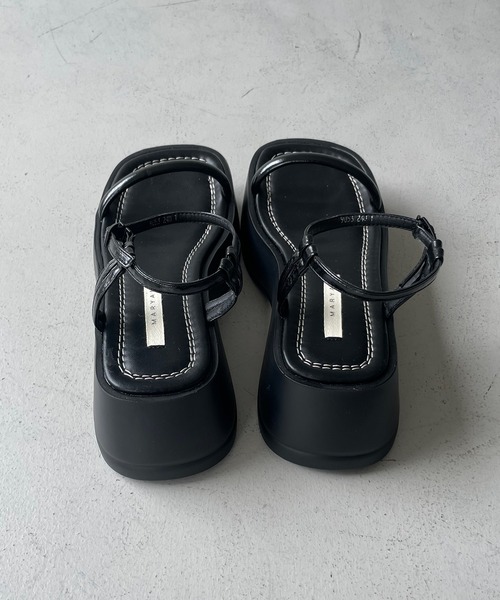 cheriella(シェリエラ)の「【cheriella】ストラップ厚底サンダル STRAP PLATFORM SANDALS(サンダル・レディース・ブラック/シルバー・S(23cm)/M(24cm)/L(25cm))」の7枚目の写真