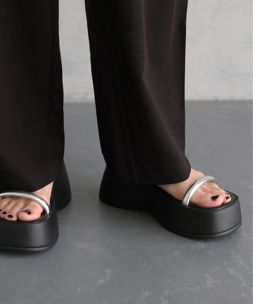 cheriella(シェリエラ)の「【cheriella】ストラップ厚底サンダル STRAP PLATFORM SANDALS(サンダル・レディース・ブラック/シルバー・S(23cm)/M(24cm)/L(25cm))」の18枚目の写真