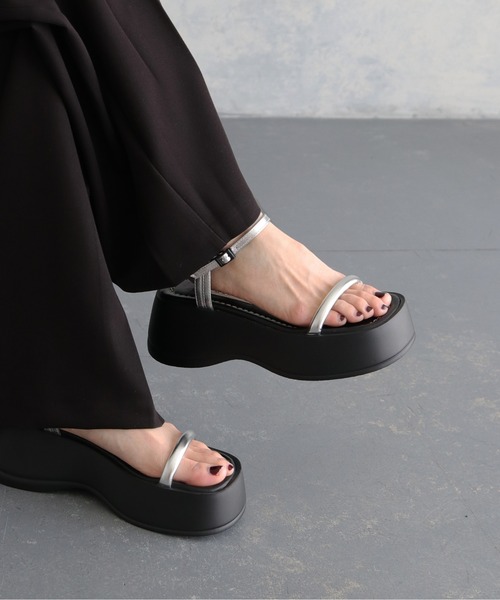 cheriella(シェリエラ)の「【cheriella】ストラップ厚底サンダル STRAP PLATFORM SANDALS(サンダル・レディース・ブラック/シルバー・S(23cm)/M(24cm)/L(25cm))」の19枚目の写真