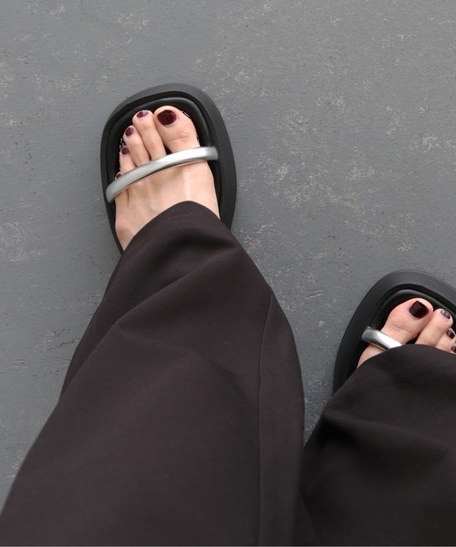 cheriella(シェリエラ)の「【cheriella】ストラップ厚底サンダル STRAP PLATFORM SANDALS(サンダル・レディース・ブラック/シルバー・S(23cm)/M(24cm)/L(25cm))」の10枚目の写真