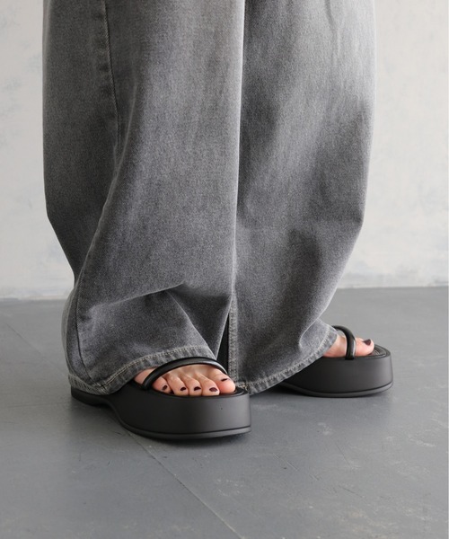 cheriella(シェリエラ)の「【cheriella】ストラップ厚底サンダル STRAP PLATFORM SANDALS(サンダル・レディース・ブラック/シルバー・S(23cm)/M(24cm)/L(25cm))」の16枚目の写真