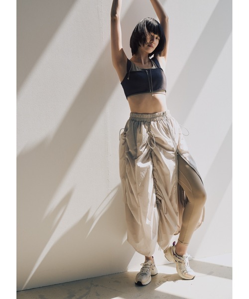 emmi（エミ）の「ボリュームドロストジップアップスカート（スカート・レディース・ライトグレー/オフホワイト/ブラック・0/1）」の3枚目の写真