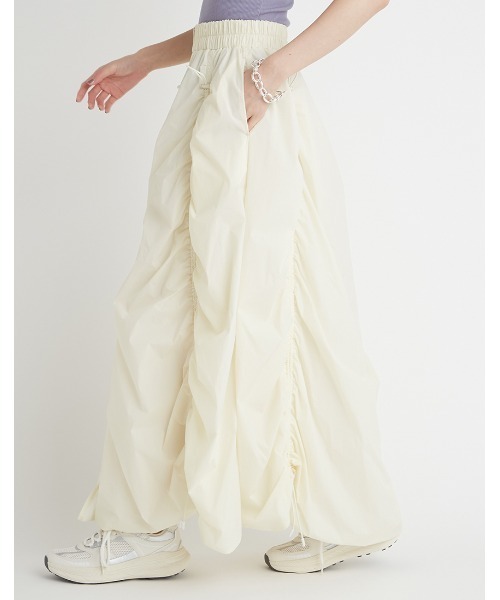 emmi（エミ）の「ボリュームドロストジップアップスカート（スカート・レディース・ライトグレー/オフホワイト/ブラック・0/1）」の11枚目の写真