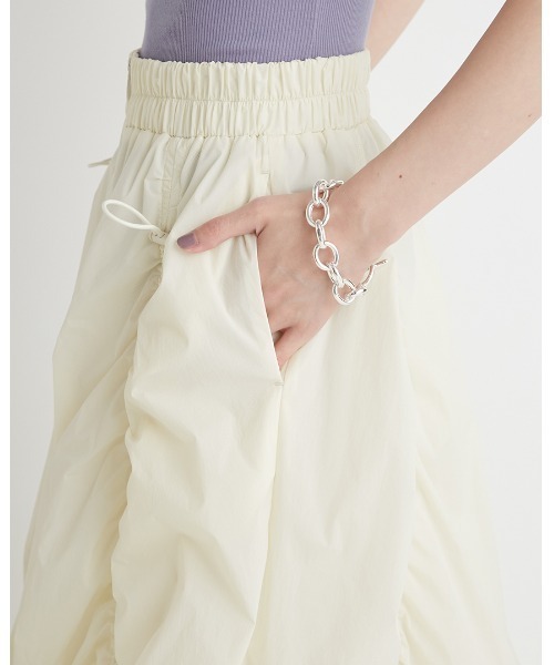 emmi（エミ）の「ボリュームドロストジップアップスカート（スカート・レディース・ライトグレー/オフホワイト/ブラック・0/1）」の14枚目の写真