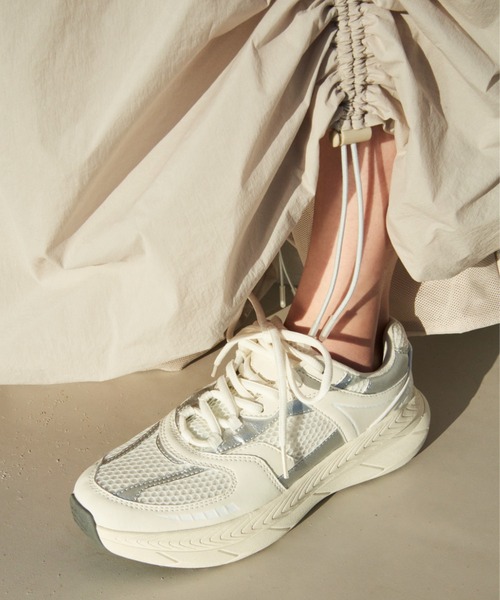 emmi（エミ）の「ボリュームドロストジップアップスカート（スカート・レディース・ライトグレー/オフホワイト/ブラック・0/1）」の6枚目の写真