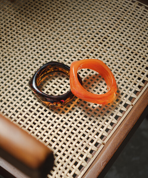 Kastane（カスタネ）の「*クリアバングル（バングル/リストバンド・レディース・ブラウン/オレンジ/クリア・FREE）」の2枚目の写真