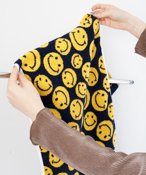 SiNCERE(シンシア)の「〈TPOOL/トゥプール〉FACE TOWEL SMILE FACE/今治フェイスタオル(タオル・レディース・グレー/ネイビー/ホワイト・ONE SIZE)」の5枚目の写真