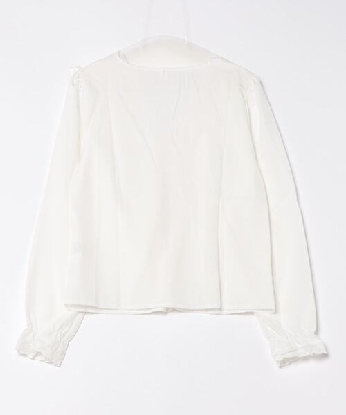 BLANC FICELLE(ブランフィセル)の「フリル Vネック シャツ(シャツ/ブラウス・レディース・ホワイト・S/M)」の2枚目の写真