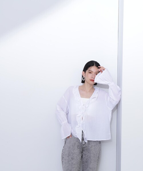 N.(N. Natural Beauty Basic)(エヌエヌナチュラルビューティーベーシック)の「ラッフル付き羽織ブラウス(シャツ/ブラウス・レディース・ホワイト/ピンク・MEDIUM)」の6枚目の写真