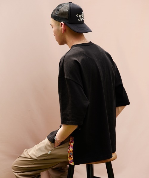 rehacer（レアセル）の「rehacer : Slit Flower  CS / スリットフラワーカットソー（Tシャツ/カットソー・メンズ・ホワイト/ブラック・SMALL/MEDIUM/LARGE/X-LARGE）」の4枚目の写真