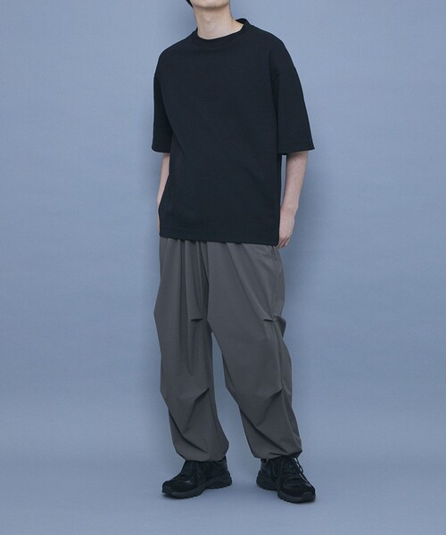 UNITED TOKYO（ユナイテッドトウキョウ）の「撥水ナイロントリコット パラシュートパンツ｜セットアップ着用可能（カーゴパンツ・メンズ・グレイッシュベージュ/ダークグレー/ブラック・1/2）」の10枚目の写真