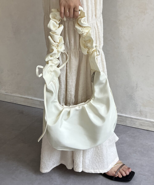 Thevon（ゼボン）の「ハンドルギャザーナイロンバッグ（ショルダーバッグ・レディース・ブラック/オフホワイト/モカ・FREE）」の2枚目の写真