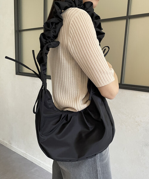 Thevon（ゼボン）の「ハンドルギャザーナイロンバッグ（ショルダーバッグ・レディース・ブラック/オフホワイト/モカ・FREE）」の3枚目の写真