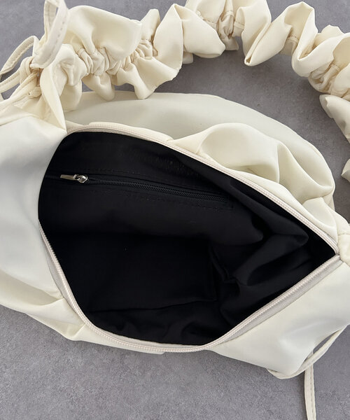 Thevon（ゼボン）の「ハンドルギャザーナイロンバッグ（ショルダーバッグ・レディース・ブラック/オフホワイト/モカ・FREE）」の18枚目の写真