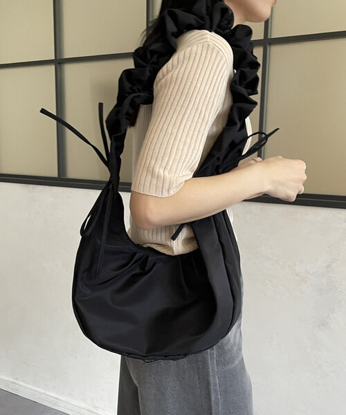 Thevon（ゼボン）の「ハンドルギャザーナイロンバッグ（ショルダーバッグ・レディース・ブラック/オフホワイト/モカ・FREE）」の16枚目の写真