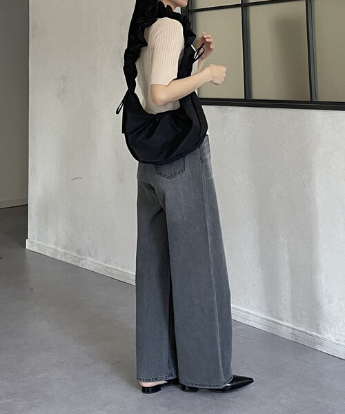 Thevon（ゼボン）の「ハンドルギャザーナイロンバッグ（ショルダーバッグ・レディース・ブラック/オフホワイト/モカ・FREE）」の15枚目の写真