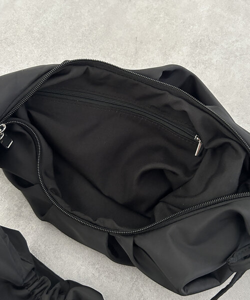 Thevon（ゼボン）の「ハンドルギャザーナイロンバッグ（ショルダーバッグ・レディース・ブラック/オフホワイト/モカ・FREE）」の11枚目の写真