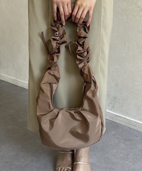 Thevon（ゼボン）の「ハンドルギャザーナイロンバッグ（ショルダーバッグ・レディース・ブラック/オフホワイト/モカ・FREE）」の10枚目の写真