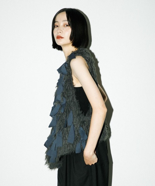 KBF（ケイビーエフ）の「シャギーニットリボンベスト（ベスト・レディース・アイボリー/チャコールグレー・ONE）」の12枚目の写真