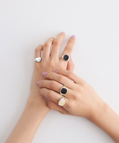 SLOBE IENA（スローブイエナ）の「plume ハートリング（リング・レディース・シルバー・3）」の3枚目の写真