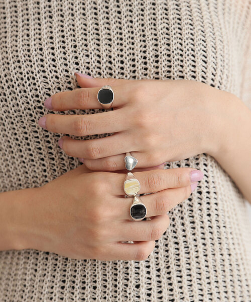 SLOBE IENA（スローブイエナ）の「plume ハートリング（リング・レディース・シルバー・3）」の4枚目の写真