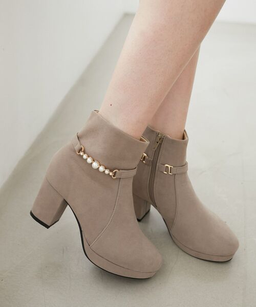 MAJESTIC LEGON（マジェスティックレゴン）の「取り外しできるパールブーツ（ブーツ・レディース・ブラック/グレイッシュベージュ/チャコールグレー・X-LARGE/MEDIUM/SMALL/LARGE）」の13枚目の写真