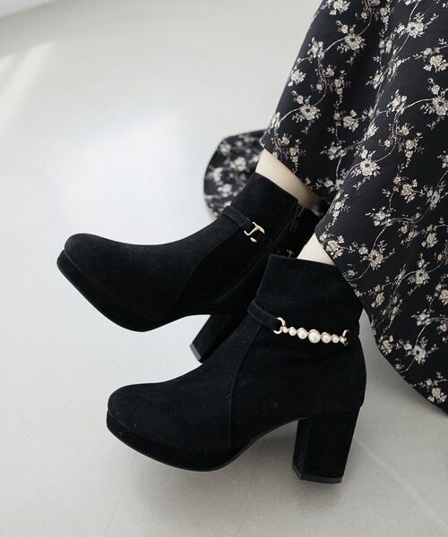 MAJESTIC LEGON（マジェスティックレゴン）の「取り外しできるパールブーツ（ブーツ・レディース・ブラック/グレイッシュベージュ/チャコールグレー・X-LARGE/MEDIUM/SMALL/LARGE）」の12枚目の写真