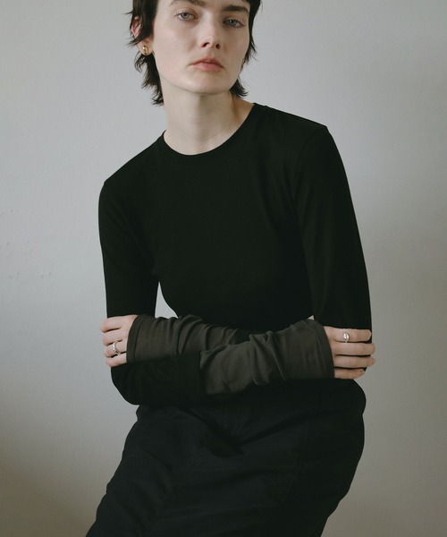 MANOF(マノフ)の「LAYERED SLEEVE CUT TOPS(Tシャツ/カットソー・レディース・ブルー/ブラック/アイボリー・FREE)」の1枚目の写真
