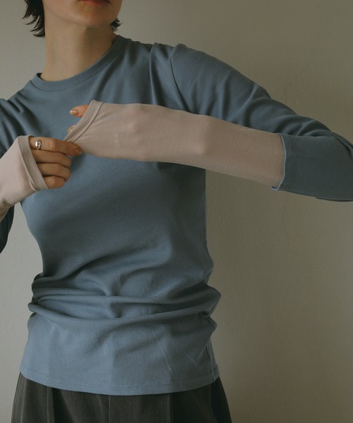 MANOF(マノフ)の「LAYERED SLEEVE CUT TOPS(Tシャツ/カットソー・レディース・ブルー/ブラック/アイボリー・FREE)」の3枚目の写真