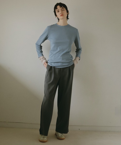 MANOF(マノフ)の「LAYERED SLEEVE CUT TOPS(Tシャツ/カットソー・レディース・ブルー/ブラック/アイボリー・FREE)」の17枚目の写真