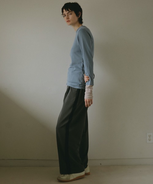 MANOF(マノフ)の「LAYERED SLEEVE CUT TOPS(Tシャツ/カットソー・レディース・ブルー/ブラック/アイボリー・FREE)」の16枚目の写真