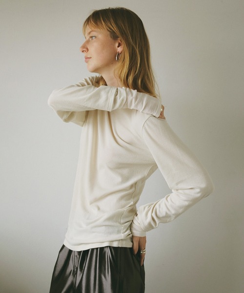 MANOF(マノフ)の「LAYERED SLEEVE CUT TOPS(Tシャツ/カットソー・レディース・ブルー/ブラック/アイボリー・FREE)」の8枚目の写真