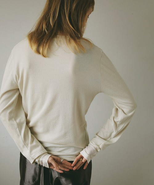 MANOF(マノフ)の「LAYERED SLEEVE CUT TOPS(Tシャツ/カットソー・レディース・ブルー/ブラック/アイボリー・FREE)」の5枚目の写真