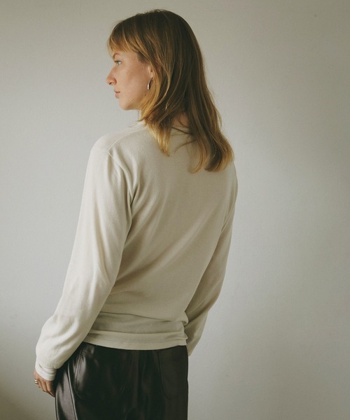 MANOF(マノフ)の「LAYERED SLEEVE CUT TOPS(Tシャツ/カットソー・レディース・ブルー/ブラック/アイボリー・FREE)」の7枚目の写真