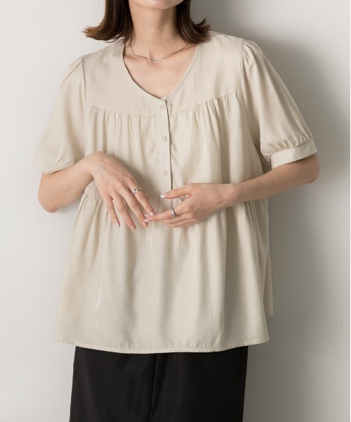 ad thie(アドティエ)の「前ボタン ティアードブラウス(シャツ/ブラウス・レディース・ブラック/オフホワイト/ナチュラル・FREE)」の1枚目の写真