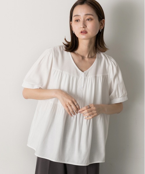ad thie(アドティエ)の「前ボタン ティアードブラウス(シャツ/ブラウス・レディース・ブラック/オフホワイト/ナチュラル・FREE)」の9枚目の写真