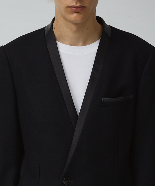 5351 POUR LES HOMMES(ゴーサンゴーイチプールオム)の「【Director's Line】セットアップ対応 ノーカラー セミダブル ジャケット(ノーカラージャケット・メンズ・ブラック・44/46/48/50)」の6枚目の写真