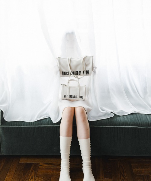 RODE SKO(ロデスコ)の「Pas De DANSE Letter Boston mini(ボストンバッグ・レディース・ブラック/オフホワイト・-)」の12枚目の写真