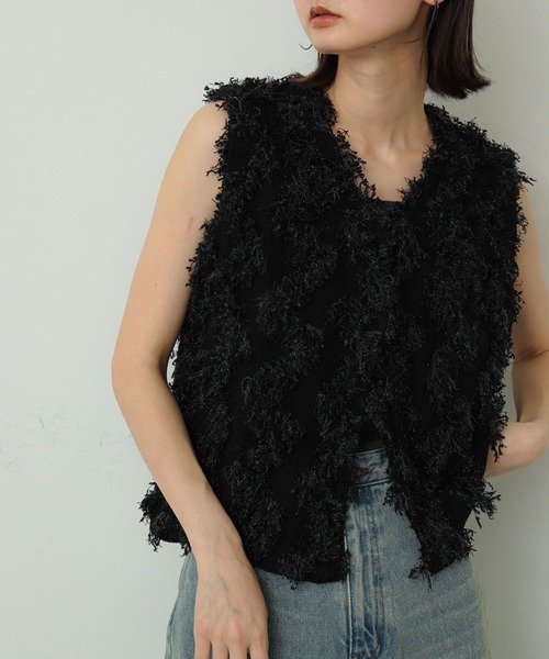 SENSE OF PLACE by URBAN RESEARCH(センスオブプレイスバイアーバンリサーチ)の「テープヤーンフリンジベスト(ベスト・レディース・ブラック/アイボリー・ONE)」の2枚目の写真