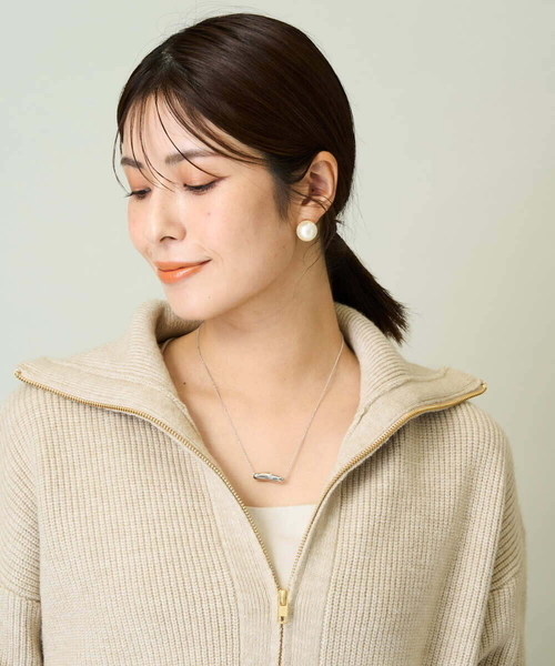 a.v.v(アーヴェヴェ)の「シンプルパール調ピアス(ピアス(両耳用)・レディース・ゴールド・38)」の4枚目の写真
