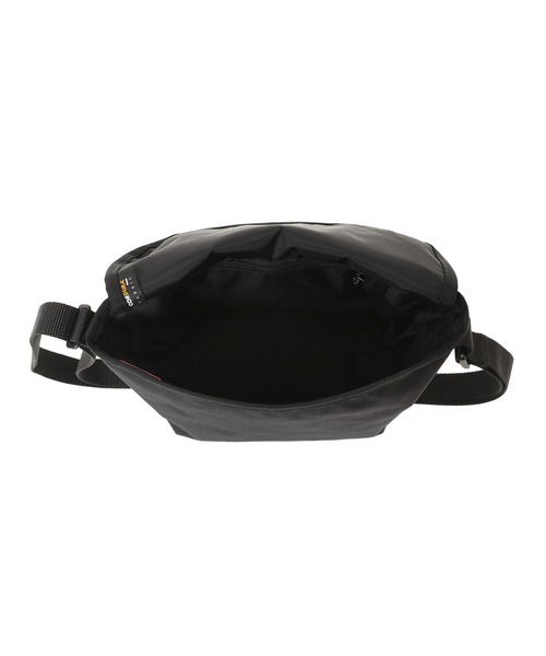 Manhattan Portage（マンハッタンポーテージ）の「Nylon Messenger Bag Back Pocket W/ Divider Magnet（メッセンジャーバッグ・メンズ・ブラック・X-SMALL）」の7枚目の写真