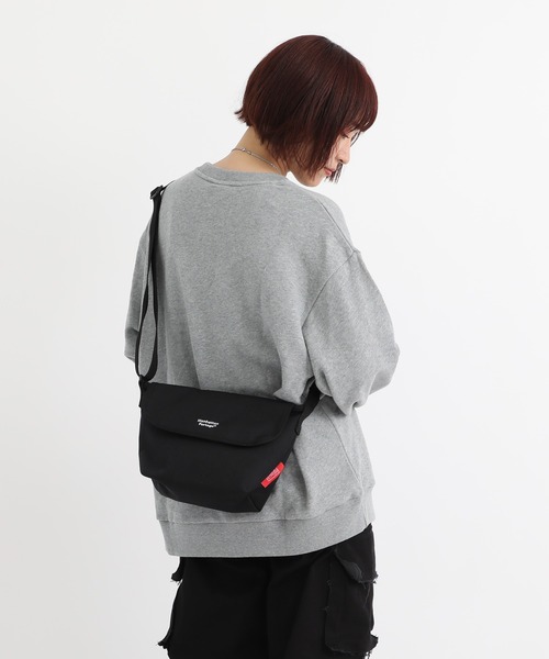 Manhattan Portage（マンハッタンポーテージ）の「Nylon Messenger Bag Back Pocket W/ Divider Magnet（メッセンジャーバッグ・メンズ・ブラック・X-SMALL）」の14枚目の写真