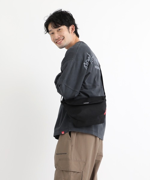 Manhattan Portage（マンハッタンポーテージ）の「Nylon Messenger Bag Back Pocket W/ Divider Magnet（メッセンジャーバッグ・メンズ・ブラック・X-SMALL）」の17枚目の写真