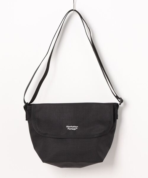 Manhattan Portage（マンハッタンポーテージ）の「Nylon Messenger Bag Back Pocket W/ Divider Magnet（メッセンジャーバッグ・メンズ・ブラック・X-SMALL）」の20枚目の写真