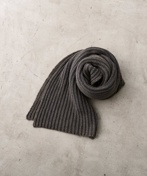 WHIMSIC(ウィムジック)の「*【WHIMSIC】サンフェードニットマフラー(マフラー・レディース・ブラウン/チャコールグレー・FREE)」の4枚目の写真