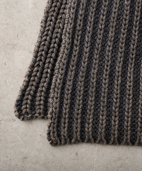 WHIMSIC(ウィムジック)の「*【WHIMSIC】サンフェードニットマフラー(マフラー・レディース・ブラウン/チャコールグレー・FREE)」の5枚目の写真