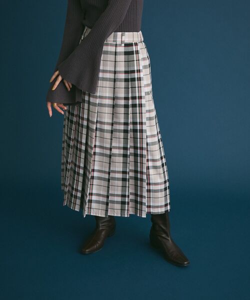 Green　Parks（グリーンパークス）の「ワイドプリーツチェックスカート（スカート・レディース・ブラウン/グレイッシュベージュ/ブルー・FREE）」の4枚目の写真