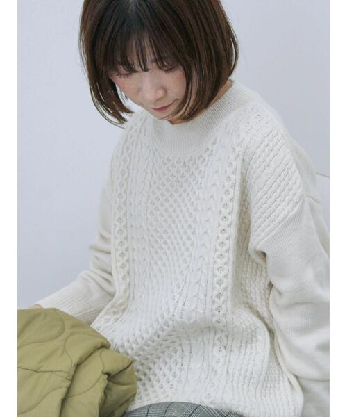 Samansa Mos2 blue（サマンサモスモスブルー）の「【マシンウォッシャブル】ケーブルニットプルオーバー（ニット/セーター・レディース・ベージュ/オフホワイト/ブルー/グレー/イエロー・F）」の7枚目の写真