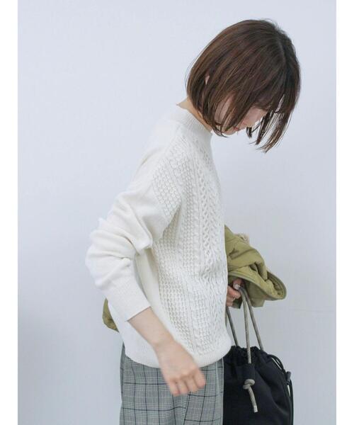 Samansa Mos2 blue（サマンサモスモスブルー）の「【マシンウォッシャブル】ケーブルニットプルオーバー（ニット/セーター・レディース・ベージュ/オフホワイト/ブルー/グレー/イエロー・F）」の9枚目の写真