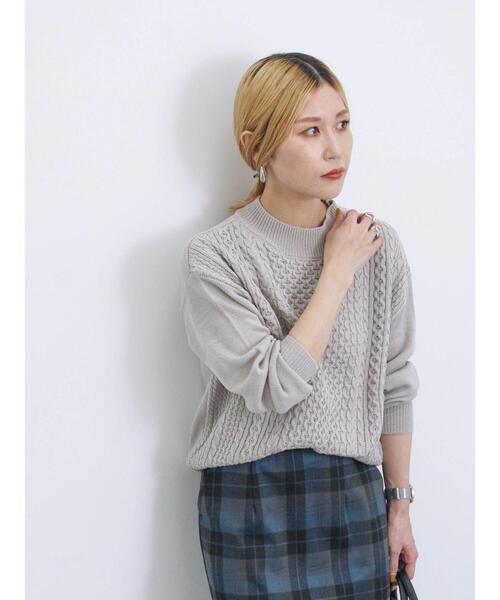 Samansa Mos2 blue（サマンサモスモスブルー）の「【マシンウォッシャブル】ケーブルニットプルオーバー（ニット/セーター・レディース・ベージュ/オフホワイト/ブルー/グレー/イエロー・F）」の17枚目の写真